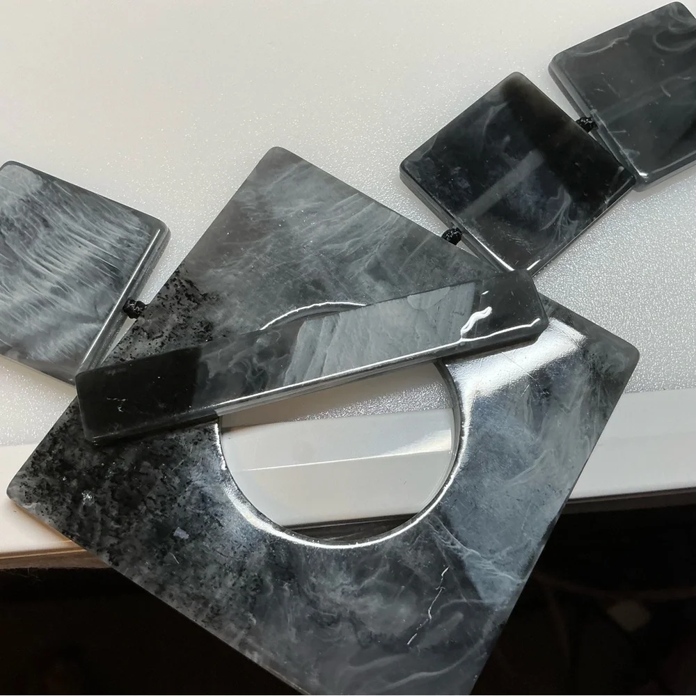 Chunky Geometric Statement Necklace for Women in Marble Patterns Cato - Picture 3 of 4